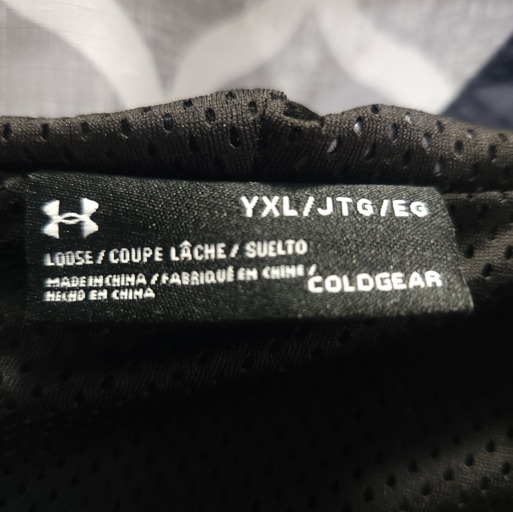 Under Armour Youths Gray and Black Jacket Cold Weather Rain Jacket. - Picture 6 of 6